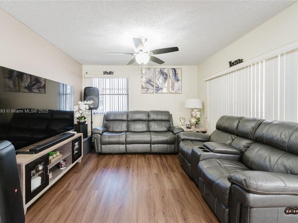 1100 N Hiatus Rd 1100, Pembroke Pines FL 33026