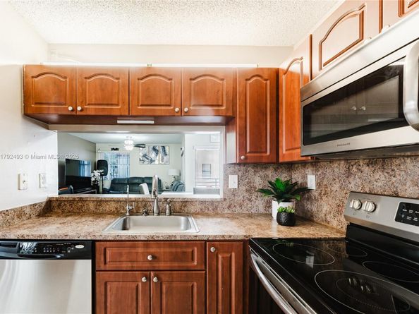1100 N Hiatus Rd 1100, Pembroke Pines FL 33026