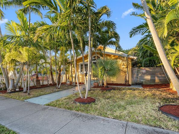 1547 Harrison St, Hollywood FL 33020