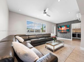 8790 NW 15th Ct, Pembroke Pines FL 33024