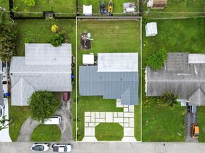 8790 NW 15th Ct, Pembroke Pines FL 33024
