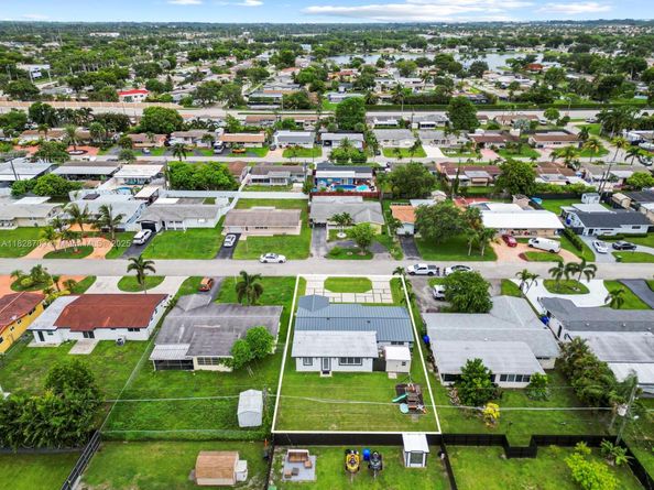 8790 NW 15th Ct, Pembroke Pines FL 33024