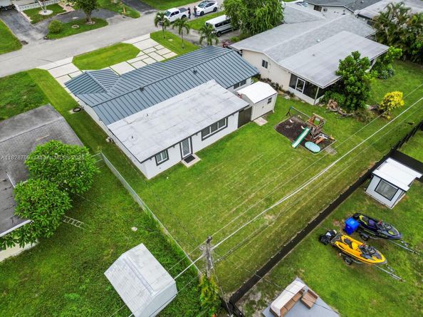 8790 NW 15th Ct, Pembroke Pines FL 33024