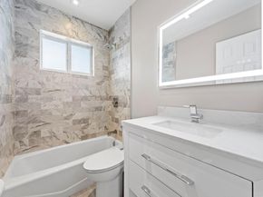 8790 NW 15th Ct, Pembroke Pines FL 33024