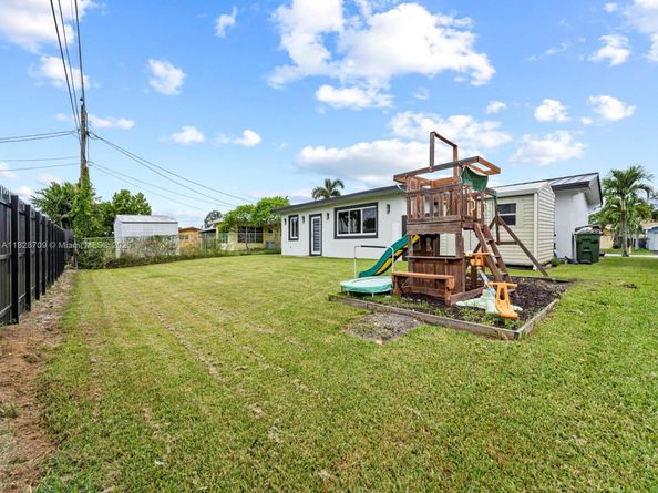 8790 NW 15th Ct, Pembroke Pines FL 33024