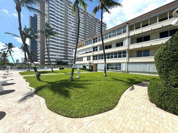 1936 S Ocean Dr 8D, Hallandale Beach FL 33009