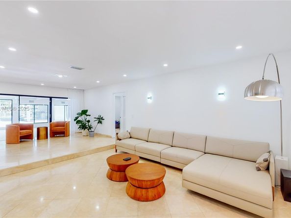 19140 N Bay Rd, Sunny Isles Beach FL 33160