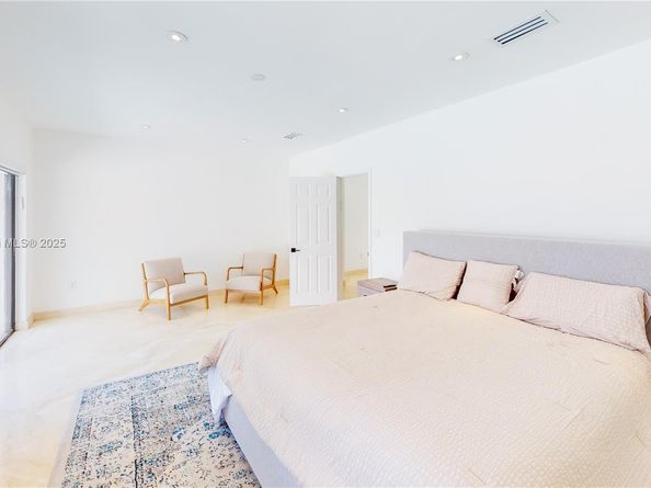 19140 N Bay Rd, Sunny Isles Beach FL 33160