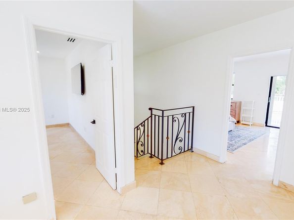 19140 N Bay Rd, Sunny Isles Beach FL 33160