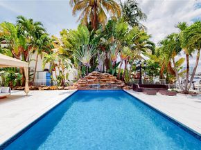 19140 N Bay Rd, Sunny Isles Beach FL 33160