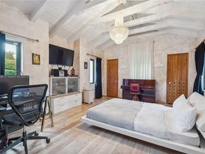 6350 Pinetree Dr, Miami Beach FL 33141
