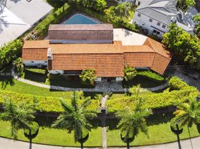 6350 Pinetree Dr, Miami Beach FL 33141