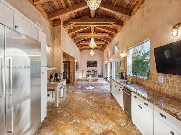 6350 Pinetree Dr, Miami Beach FL 33141