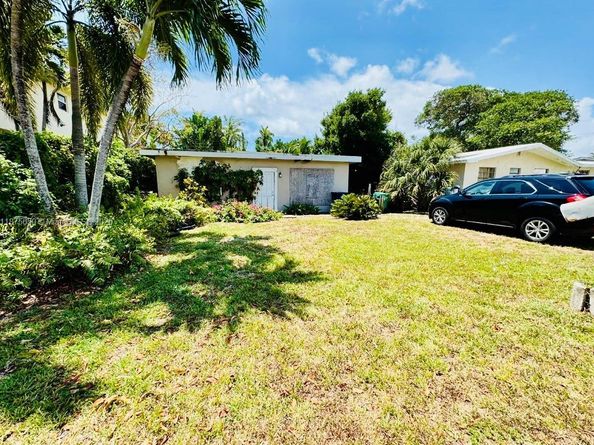 2616 NE 214th St, Miami FL 33180