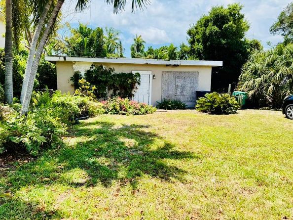 2616 NE 214th St, Miami FL 33180