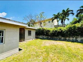 2616 NE 214th St, Miami FL 33180