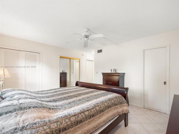 1001 NE 14th Ave 207, Hallandale Beach FL 33009