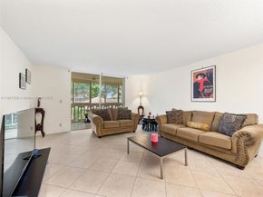 1001 NE 14th Ave 207, Hallandale Beach FL 33009
