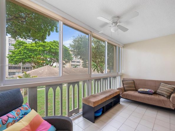 1001 NE 14th Ave 207, Hallandale Beach FL 33009