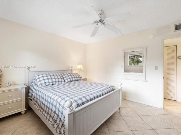 1001 NE 14th Ave 207, Hallandale Beach FL 33009
