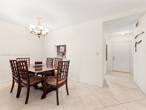 1001 NE 14th Ave 207, Hallandale Beach FL 33009