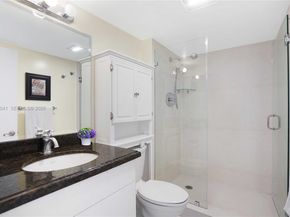 20505 E Country Club Dr 836, Aventura FL 33180