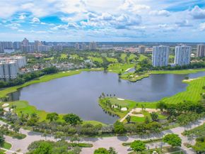 20505 E Country Club Dr 836, Aventura FL 33180
