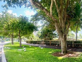 20505 E Country Club Dr 836, Aventura FL 33180