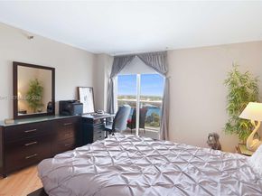 20505 E Country Club Dr 836, Aventura FL 33180