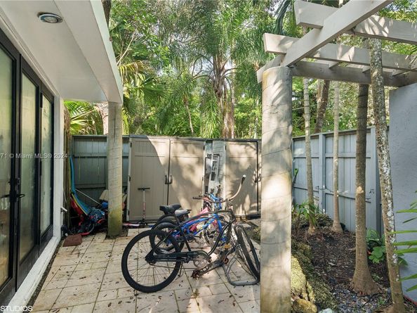 3794 Irvington Ave, Miami FL 33133