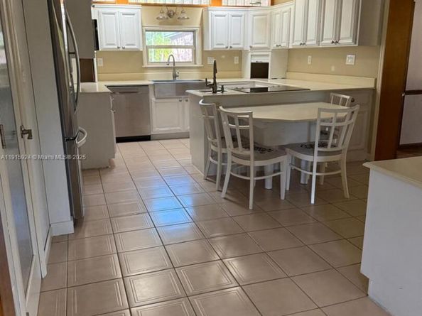 5461 W Broward Blvd, Plantation FL 33317