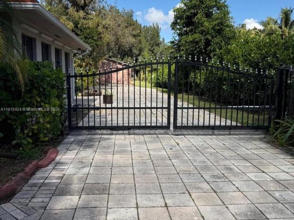 5461 W Broward Blvd, Plantation FL 33317