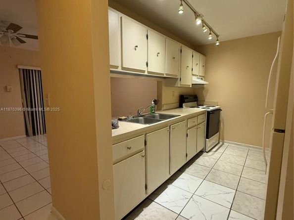 2787 NW 192nd Ter, Miami Gardens FL 33056
