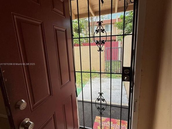 2787 NW 192nd Ter, Miami Gardens FL 33056