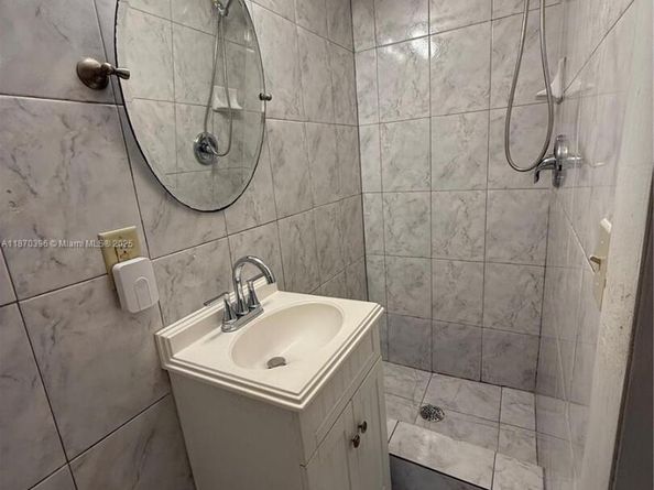 2787 NW 192nd Ter, Miami Gardens FL 33056