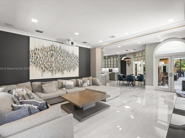 285 Carabela Ct, Coral Gables FL 33143