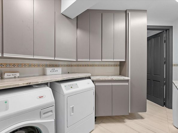 285 Carabela Ct, Coral Gables FL 33143