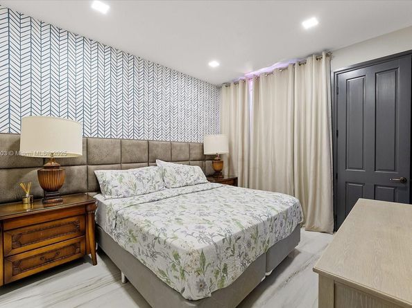 285 Carabela Ct, Coral Gables FL 33143