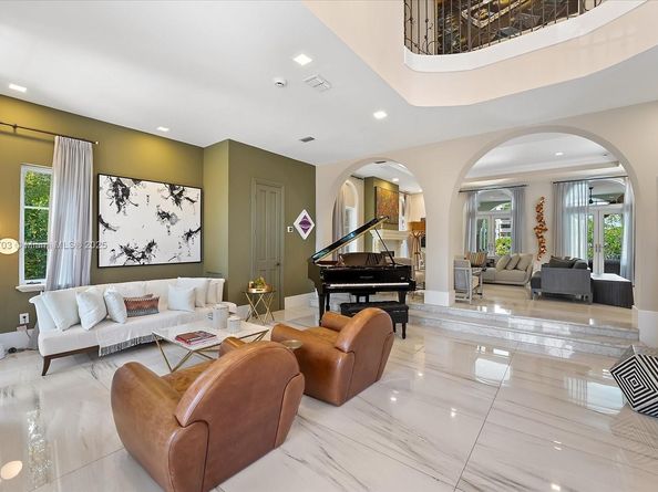 285 Carabela Ct, Coral Gables FL 33143