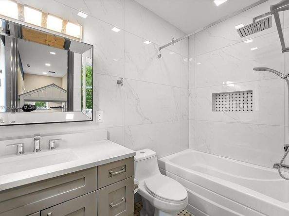 285 Carabela Ct, Coral Gables FL 33143