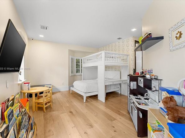 285 Carabela Ct, Coral Gables FL 33143