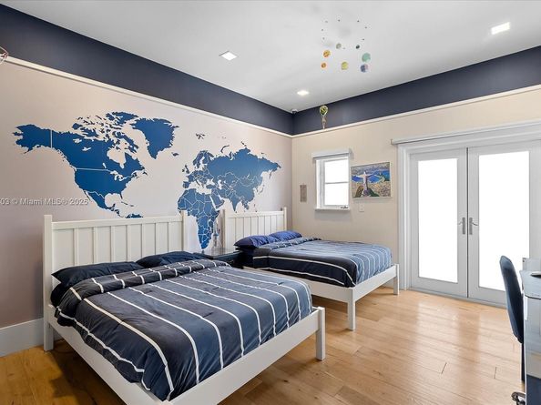 285 Carabela Ct, Coral Gables FL 33143