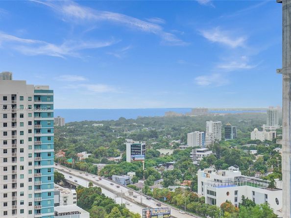 239 SW 9th St 2203, Miami FL 33130