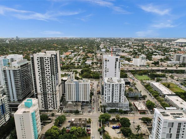 239 SW 9th St 2203, Miami FL 33130