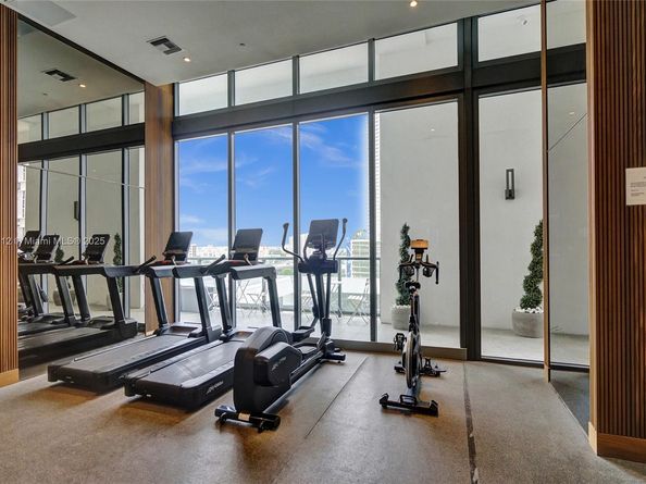239 SW 9th St 2203, Miami FL 33130