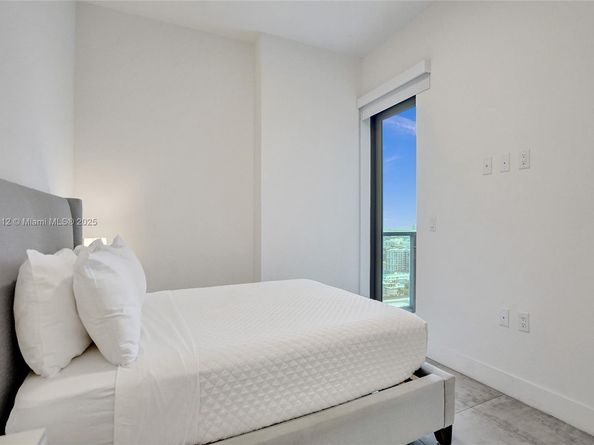 239 SW 9th St 2203, Miami FL 33130