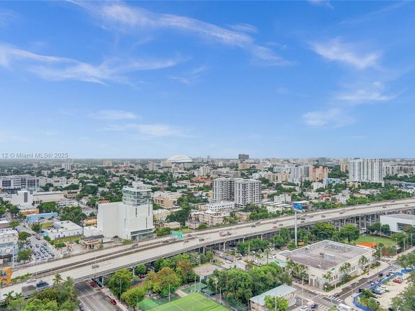 239 SW 9th St 2203, Miami FL 33130