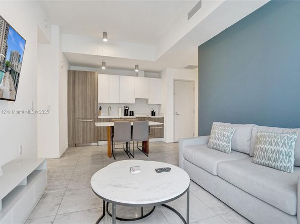 239 SW 9th St 2203, Miami FL 33130