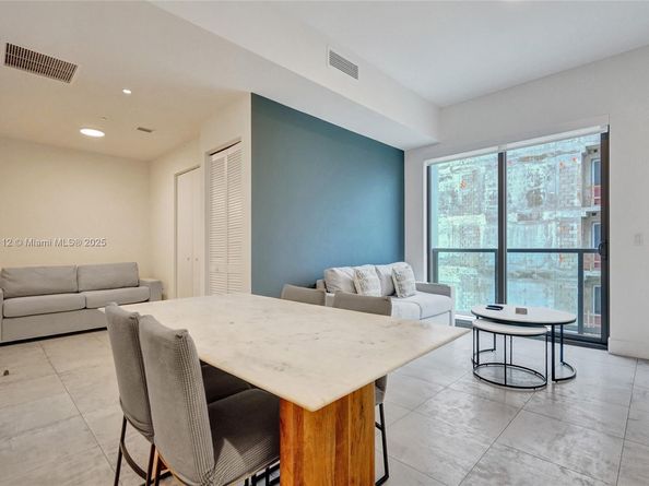 239 SW 9th St 2203, Miami FL 33130