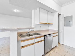 11631 SW 2nd St 20103, Pembroke Pines FL 33025